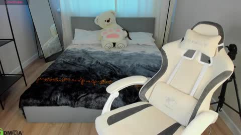 Honey online show from April 11, 2026, 7:45 am