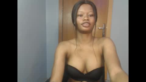 Snapshot of honey_juicydoll chatting on October 8, 2025, 6:33 am Sonia online show from October 8, 2025, 6:33 am