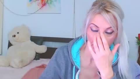 honey_lara online show from February 25, 2026, 3:16 am