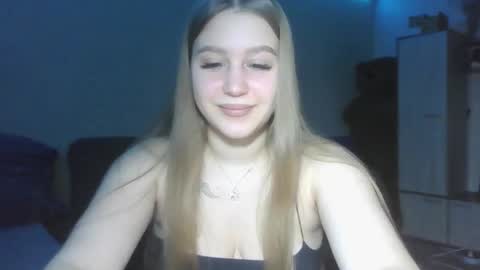 Snapshot of honey_lolaaa chatting on October 17, 2025, 1:35 pm honey_lolaaa online show from October 17, 2025, 1:35 pm