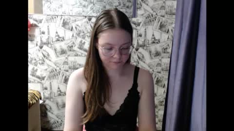 Lina online show from September 10, 2025, 2:28 pm