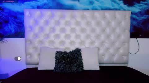 honey_moontsts online show from May 21, 2026, 12:01 pm