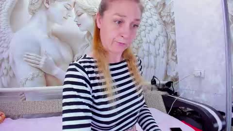 Snapshot of honey_rabbits chatting on February 8, 2026, 10:07 am CHRISTIE and HERALD online show from February 8, 2026, 10:07 am