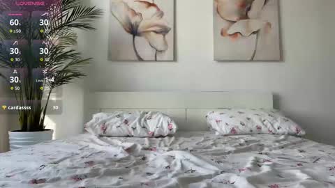 Mia online show from March 26, 2026, 2:06 am