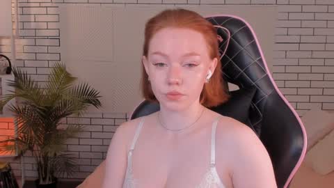 honeyautumn online show from December 15, 2024, 11:53 pm