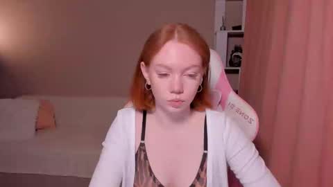 honeyautumn online show from February 24, 2025, 12:30 am