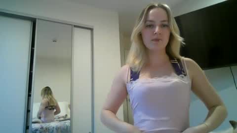 Snapshot of honeyblakex chatting on June 15, 2026, 4:04 am honeyblakex online show from June 15, 2026, 4:04 am