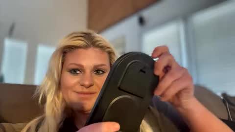 Snapshot of honeybuhnny chatting on March 2, 2026, 1:08 am honeybuhnny online show from March 2, 2026, 1:08 am