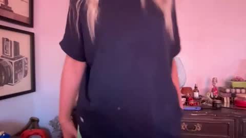 Snapshot of honeybun_z chatting on November 16, 2025, 4:56 pm honeybun_z online show from November 16, 2025, 4:56 pm