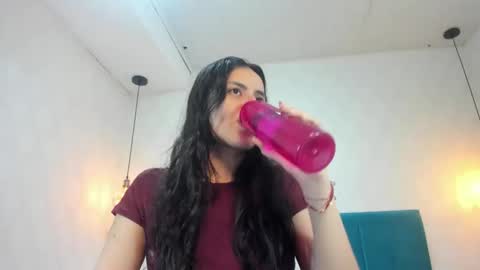 Snapshot of honeybuu_ chatting on June 6, 2026, 2:44 pm Emily online show from June 6, 2026, 2:44 pm