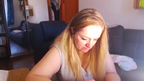 HoneydewMolly online show from December 3, 2025, 12:36 pm