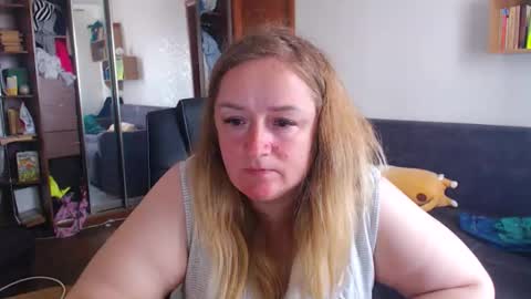 HoneydewMolly online show from April 2, 2026, 12:03 pm