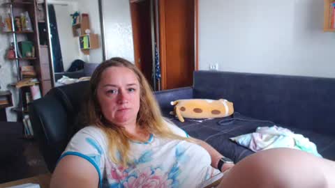 HoneydewMolly online show from June 22, 2026, 10:12 am