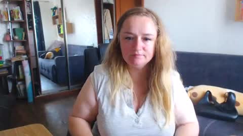 HoneydewMolly online show from July 1, 2026, 9:11 am