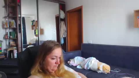 HoneydewMolly online show from July 7, 2026, 9:35 am