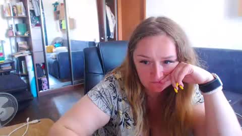 HoneydewMolly online show from July 17, 2026, 11:06 am