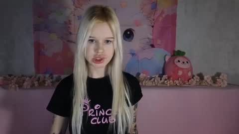 Snapshot of honeygold__ chatting on February 17, 2026, 4:20 am Lisa online show from February 17, 2026, 4:20 am