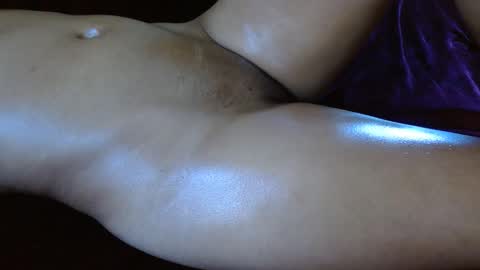 honeygoldenbaddie24 online show from September 18, 2025, 6:43 pm