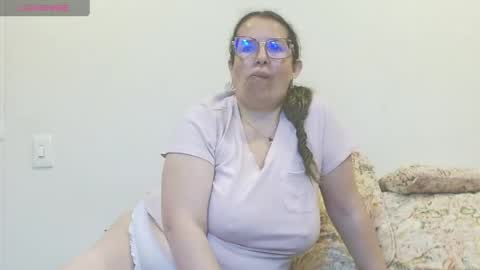 sofia online show from May 17, 2026, 3:48 am