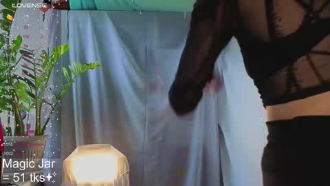 Snapshot of honeylem0n chatting on October 15, 2025, 4:45 am Molly online show from October 15, 2025, 4:45 am