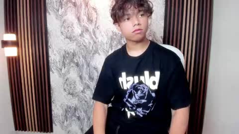 honeymoon_sariel online show from April 17, 2026, 1:36 pm