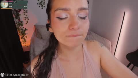 Snapshot of honeymoontea chatting on March 7, 2025, 11:27 pm online show from March 7, 2025, 11:27 pm