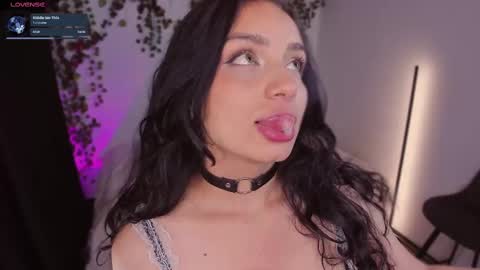 Snapshot of honeymoontea chatting on March 11, 2025, 10:31 pm online show from March 11, 2025, 10:31 pm