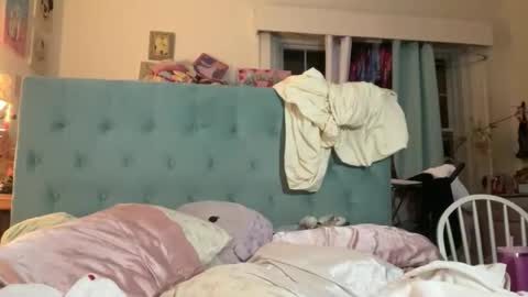 Emi Rose online show from February 18, 2026, 6:53 am