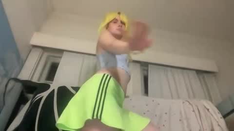 Emi Rose online show from April 2, 2026, 5:05 am