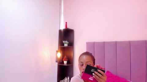 Snapshot of hoollyhendrix chatting on November 10, 2025, 8:08 pm holly online show from November 10, 2025, 8:08 pm