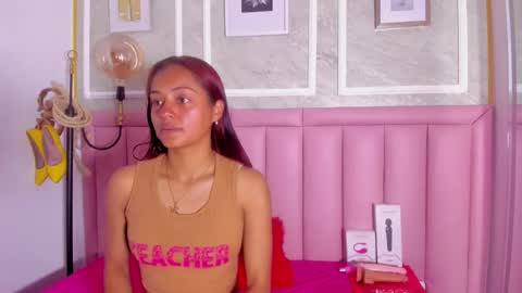 Snapshot of hoollyhendrix chatting on February 9, 2026, 8:24 pm holly online show from February 9, 2026, 8:24 pm