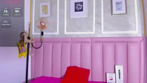 Snapshot of hoollyhendrix chatting on February 10, 2026, 8:46 pm holly online show from February 10, 2026, 8:46 pm