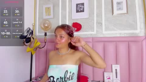 Snapshot of hoollyhendrix chatting on February 17, 2026, 8:59 pm holly online show from February 17, 2026, 8:59 pm