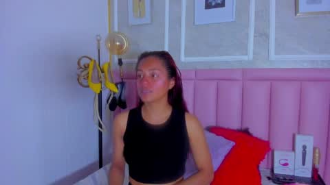 Snapshot of hoollyhendrix chatting on February 23, 2026, 8:28 pm holly online show from February 23, 2026, 8:28 pm