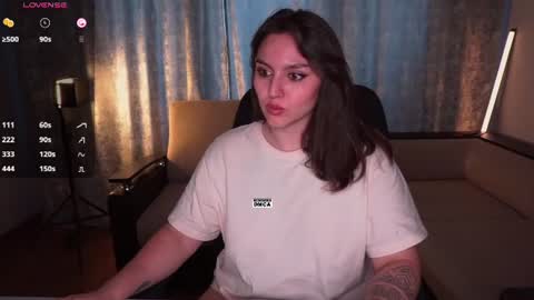 Snapshot of hoot_owl_cb chatting on June 15, 2026, 8:27 am Karina online show from June 15, 2026, 8:27 am