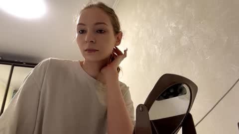 Snapshot of hopethady chatting on November 8, 2025, 2:28 pm Emmi online show from November 8, 2025, 2:28 pm