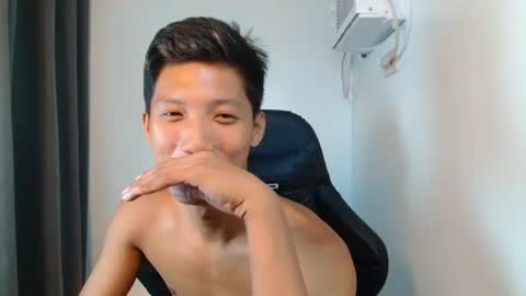 Snapshot of horny_asianmoreno chatting on September 24, 2025, 4:21 pm ROGER online show from September 24, 2025, 4:21 pm