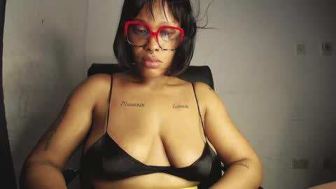 horny_ebonygirl_ online show from April 17, 2026, 5:49 pm