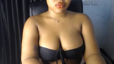 Snapshot of horny_temptation_ chatting on November 29, 2025, 8:23 pm Miss Zanele online show from November 29, 2025, 8:23 pm