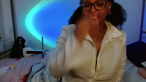 Snapshot of hornylittlehoney chatting on December 9, 2024, 2:49 pm Horny Little Honey online show from December 9, 2024, 2:49 pm