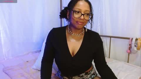 Snapshot of hornylittlehoney chatting on January 15, 2025, 1:23 am Horny Little Honey online show from January 15, 2025, 1:23 am