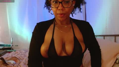 Snapshot of hornylittlehoney chatting on February 4, 2025, 8:35 am Horny Little Honey online show from February 4, 2025, 8:35 am