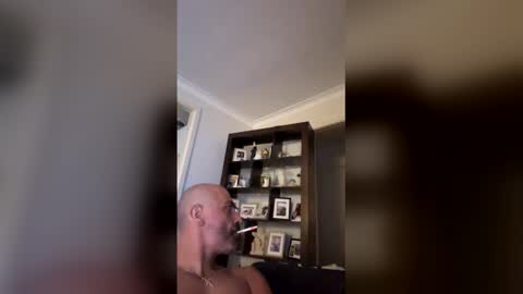 hornyonelooking1 online show from February 7, 2026, 12:53 pm