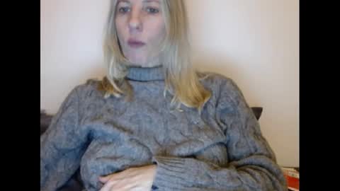 Snapshot of hornyssima chatting on December 14, 2024, 5:14 pm Hornyssima online show from December 14, 2024, 5:14 pm