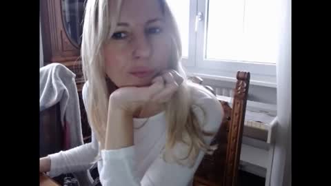 Snapshot of hornyssima chatting on November 16, 2025, 9:15 am Hornyssima online show from November 16, 2025, 9:15 am