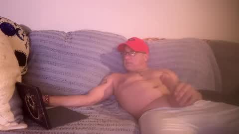 Snapshot of hoss43040 chatting on September 24, 2025, 1:09 am hoss43040 online show from September 24, 2025, 1:09 am