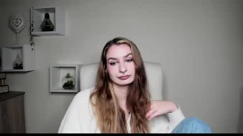 Snapshot of hot_1nina chatting on October 28, 2025, 7:01 am NINA online show from October 28, 2025, 7:01 am