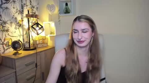 Snapshot of hot_1nina chatting on November 12, 2025, 7:09 am NINA online show from November 12, 2025, 7:09 am