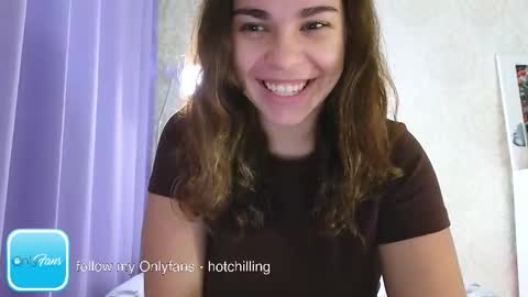 Snapshot of hot_chill__ chatting on October 22, 2025, 9:36 pm LiluCaroline online show from October 22, 2025, 9:36 pm