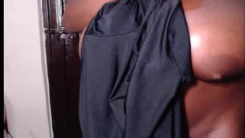 Snapshot of hot_choco2 chatting on September 13, 2025, 7:35 pm Coco online show from September 13, 2025, 7:35 pm